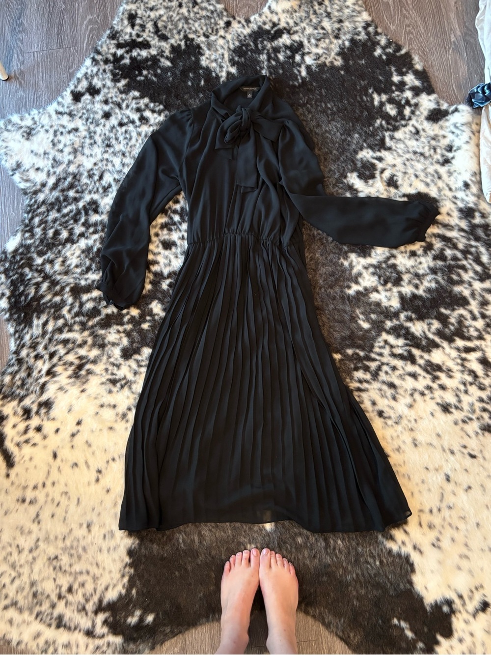 Banana Republic Black Long-Sleeve Pleated Midi Dress with Neck Tie